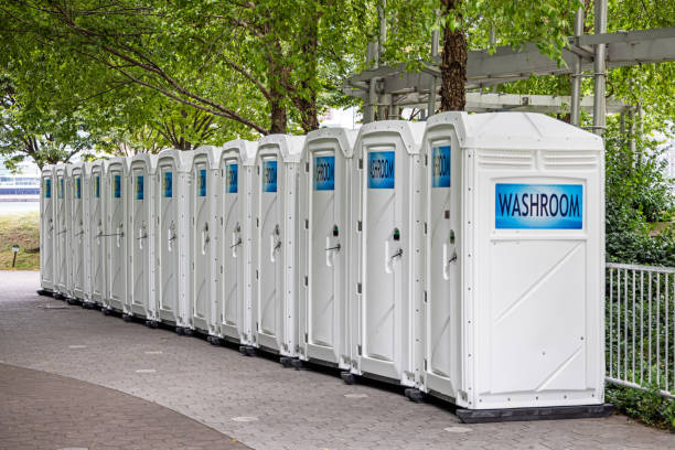 Best Portable restroom trailer rental  in Highlandville, MO